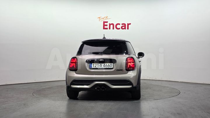 Mini Cooper 2023 — 4