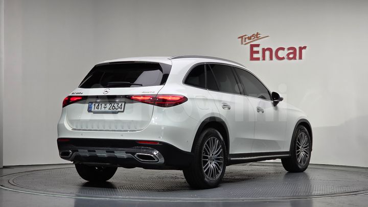 Mercedes Benz GLC Class 2024 — 2