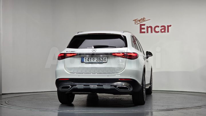 Mercedes Benz GLC Class 2024 — 4