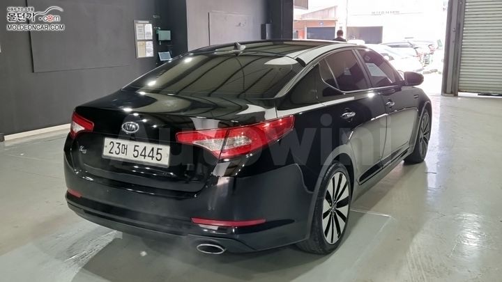Kia K5 2010 — 2