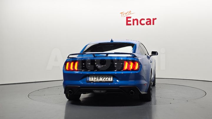 Ford Mustang 2021 — 4