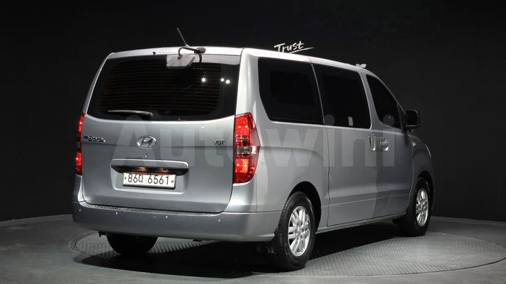 Hyundai Starex 2018 — 2
