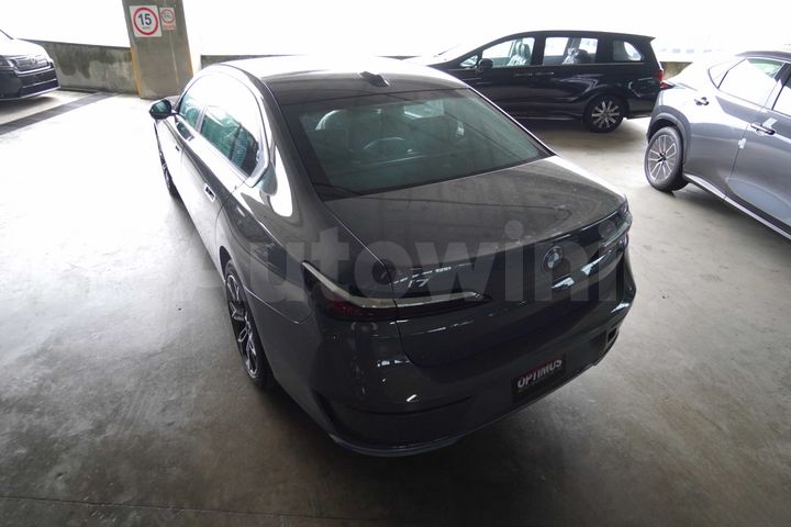 BMW i7 2023 — 3