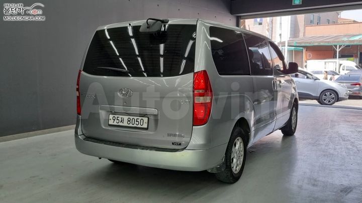 Hyundai Starex 2011 — 2