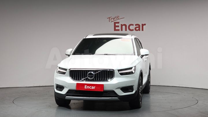 Volvo XC40 2021 — 2