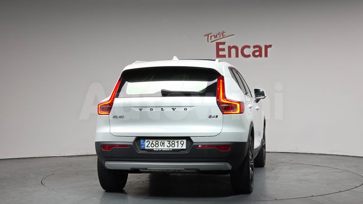 Volvo XC40 2021 — 3