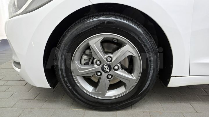 Hyundai Avante 2018 — 5