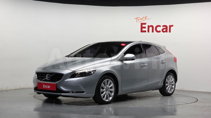Volvo V40 2016 — 2