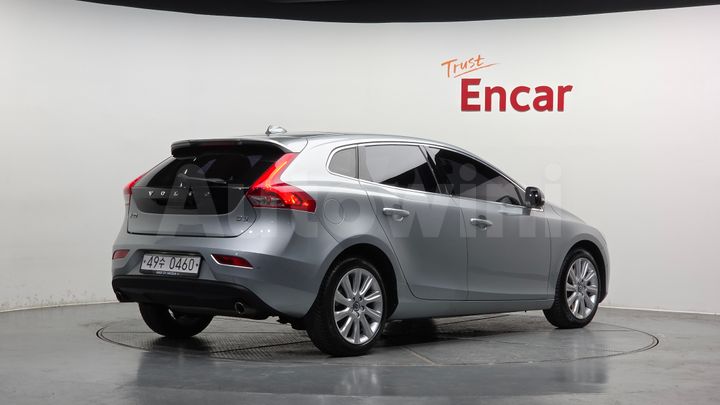Volvo V40 2016 — 3