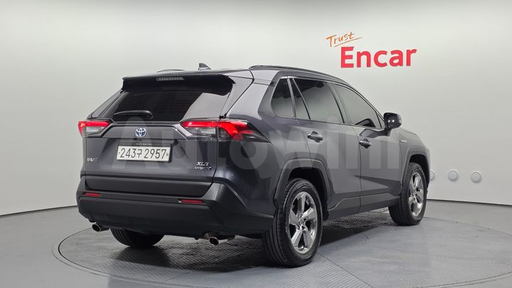 Toyota RAV4 2021 — 2