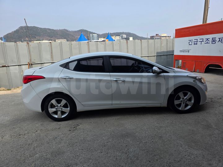 Hyundai Avante 2012 — 4