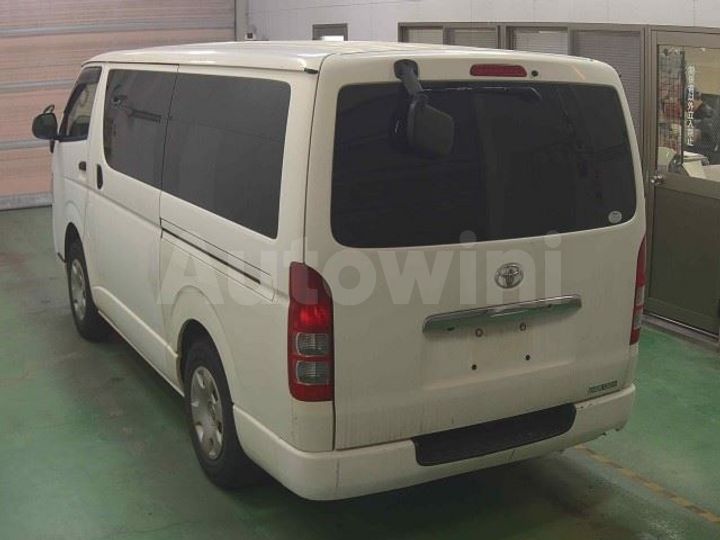 Toyota Hiace 2013 — 2