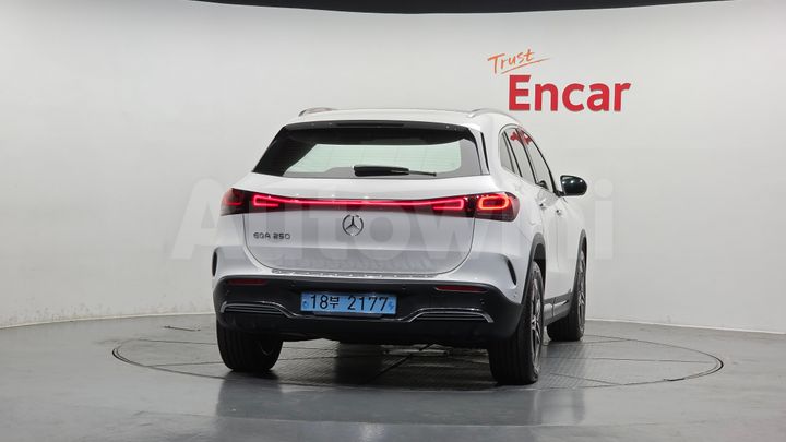Mercedes Benz EQA 2023 — 4