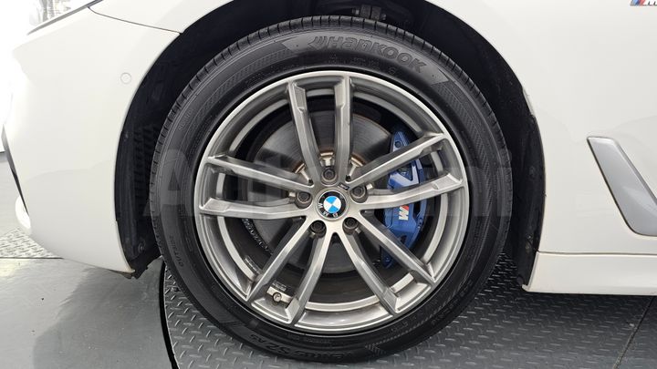 BMW 5 Series 2018 — 5