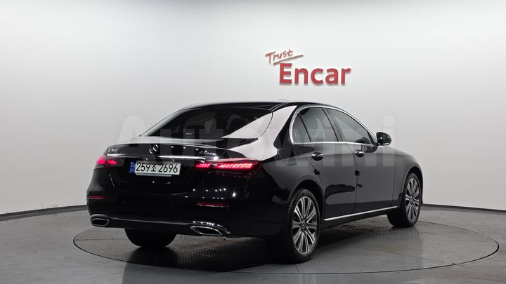 Mercedes-Benz E Class 2023 — 2