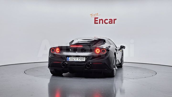 Ferrari F8 2021 — 4