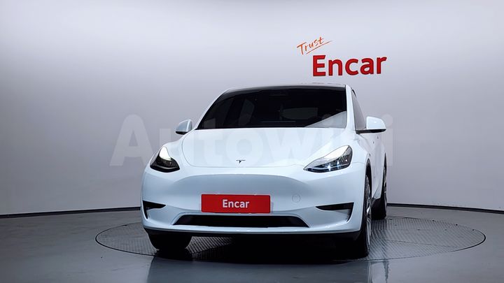 Tesla Model Y 2023 — 3