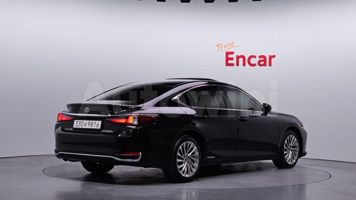 Lexus ES 2022 — 2