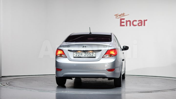 Hyundai Accent 2017 — 4