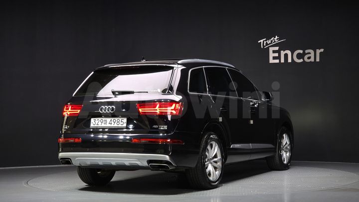 Audi Q7 2019 — 2