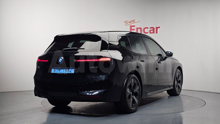 BMW iX 2023 — 2