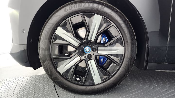 BMW iX 2023 — 5