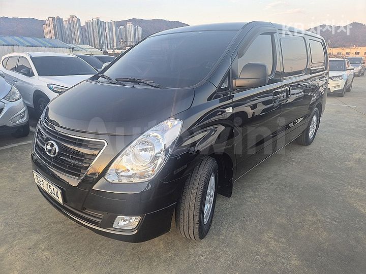 Hyundai Starex 2018 — 2