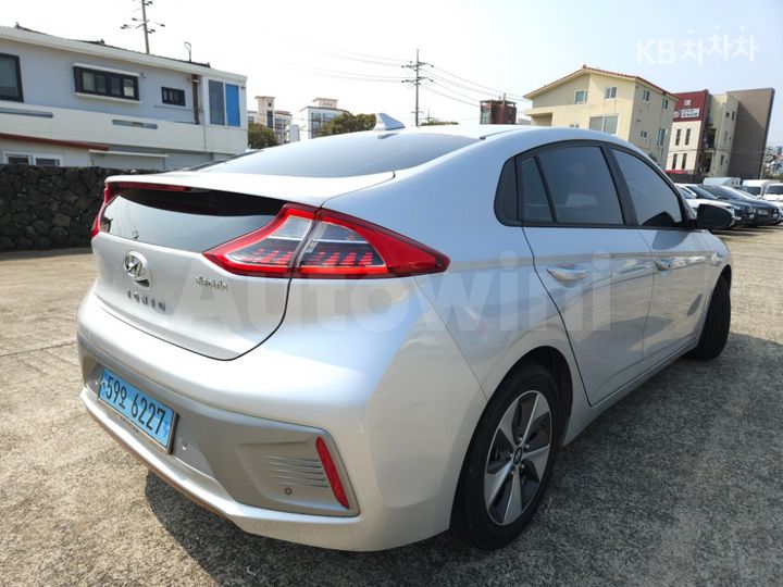 Hyundai Ioniq 2019 — 5