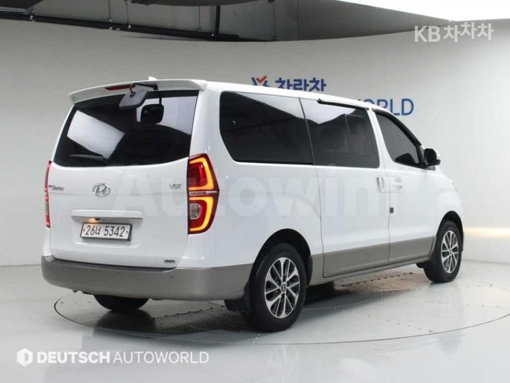 Hyundai Starex 2018 — 2