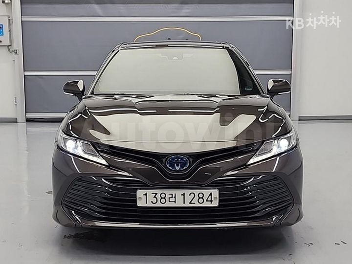 Toyota Camry 2021 — 2