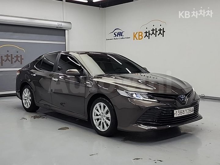 Toyota Camry 2021 — 4