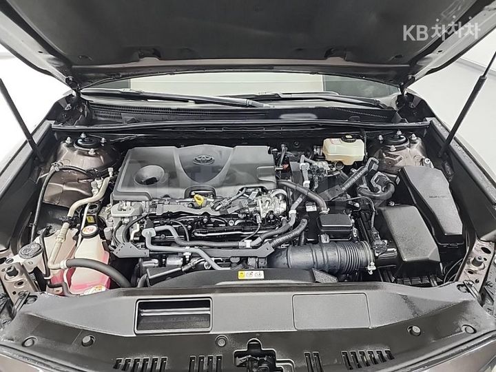 Toyota Camry 2021 — 5