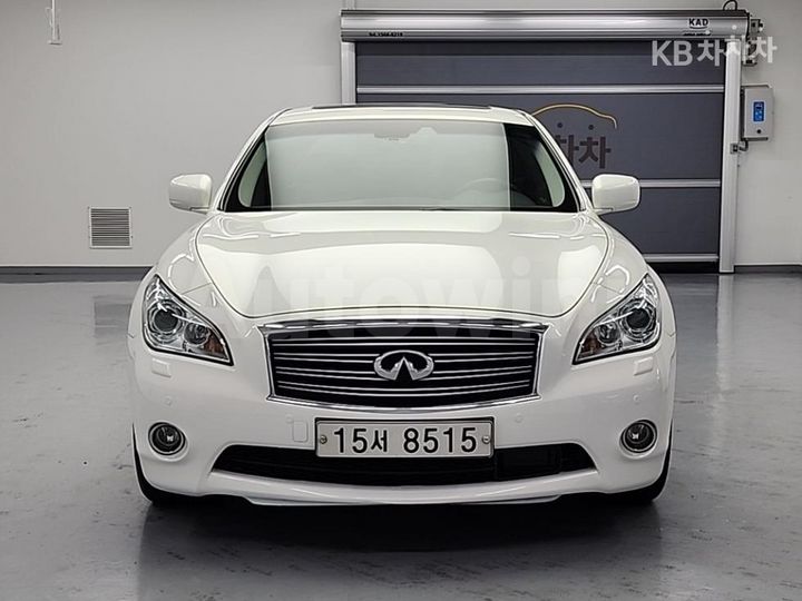 Infiniti M 2011 — 2