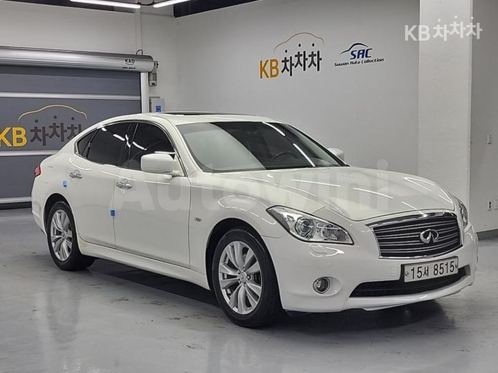 Infiniti M 2011 — 4