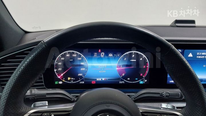 Mercedes Benz GLE Class 2023 — 5