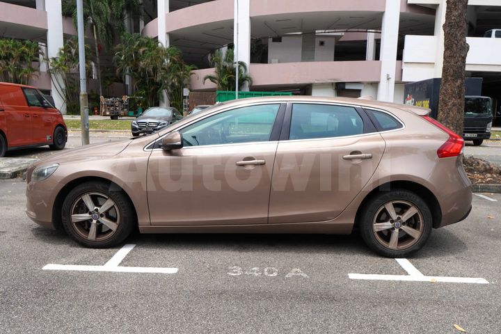 Volvo V40 2016 — 2