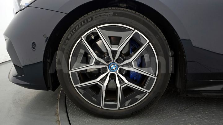 BMW i5 2025 — 5