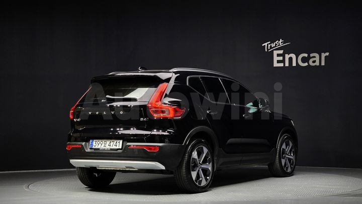 Volvo XC40 2023 — 2