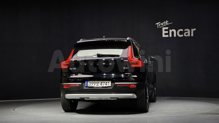 Volvo XC40 2023 — 4
