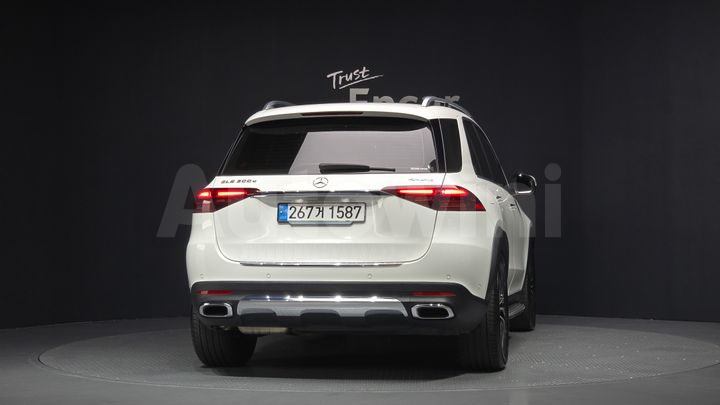 Mercedes Benz GLE Class 2024 — 4