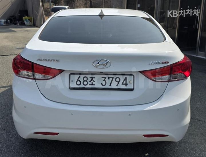 Hyundai Avante 2013 — 4