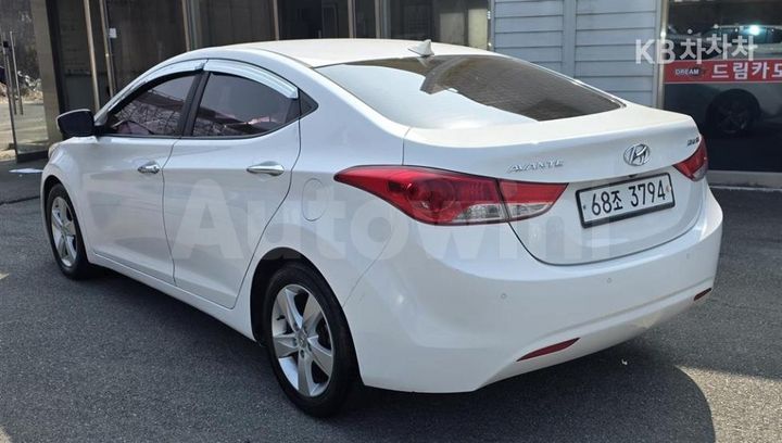 Hyundai Avante 2013 — 5