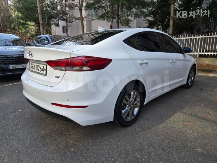 Hyundai Avante 2017 — 4