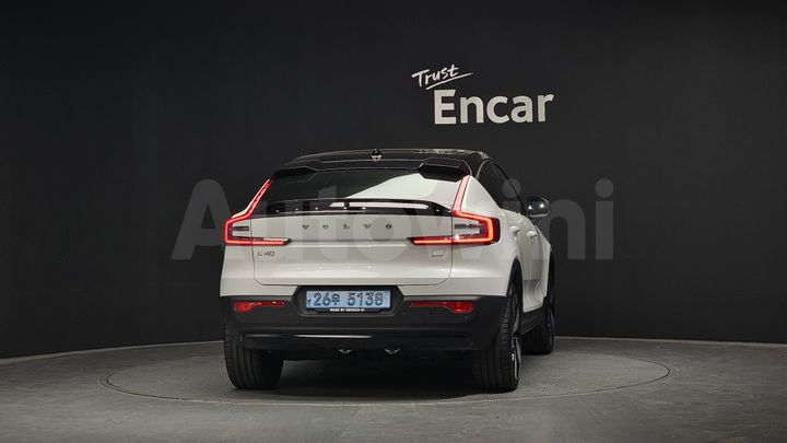 Volvo C40 2022 — 4