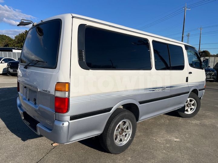 Toyota Hiace 2002 — 2