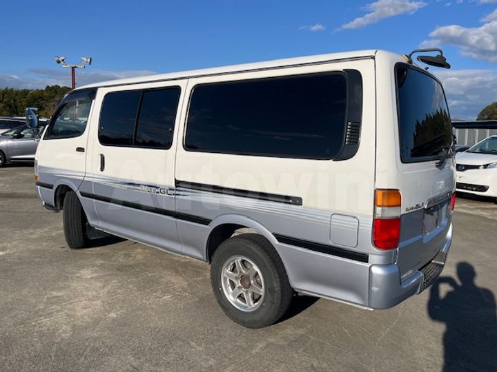 Toyota Hiace 2002 — 4