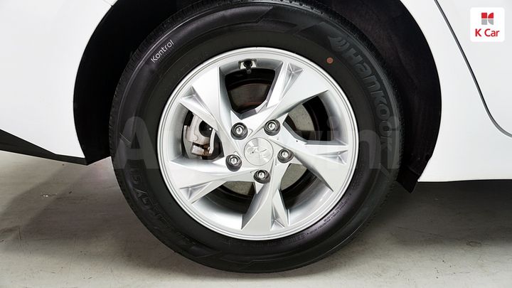 Hyundai Avante 2022 — 2