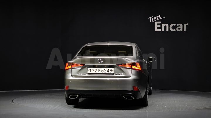 Lexus IS 2017 — 4
