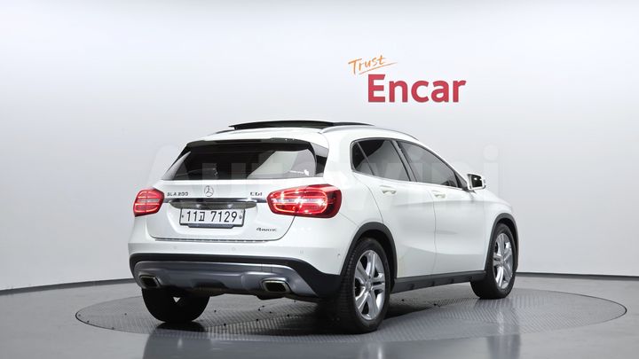 Mercedes Benz GLA Class 2015 — 2