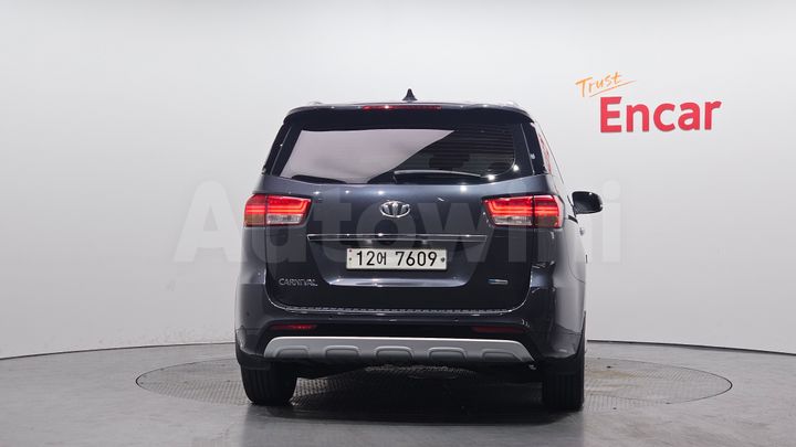 Kia Carnival 2015 — 4